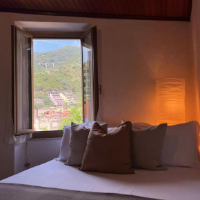 Historic Downtown Home By The Sea With King Bed Monterosso Al Mare